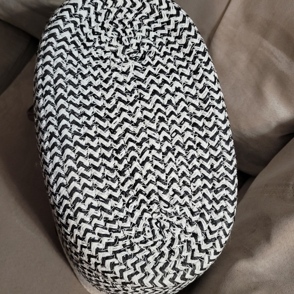 White and Black Market Bag - Picture 6 of 6